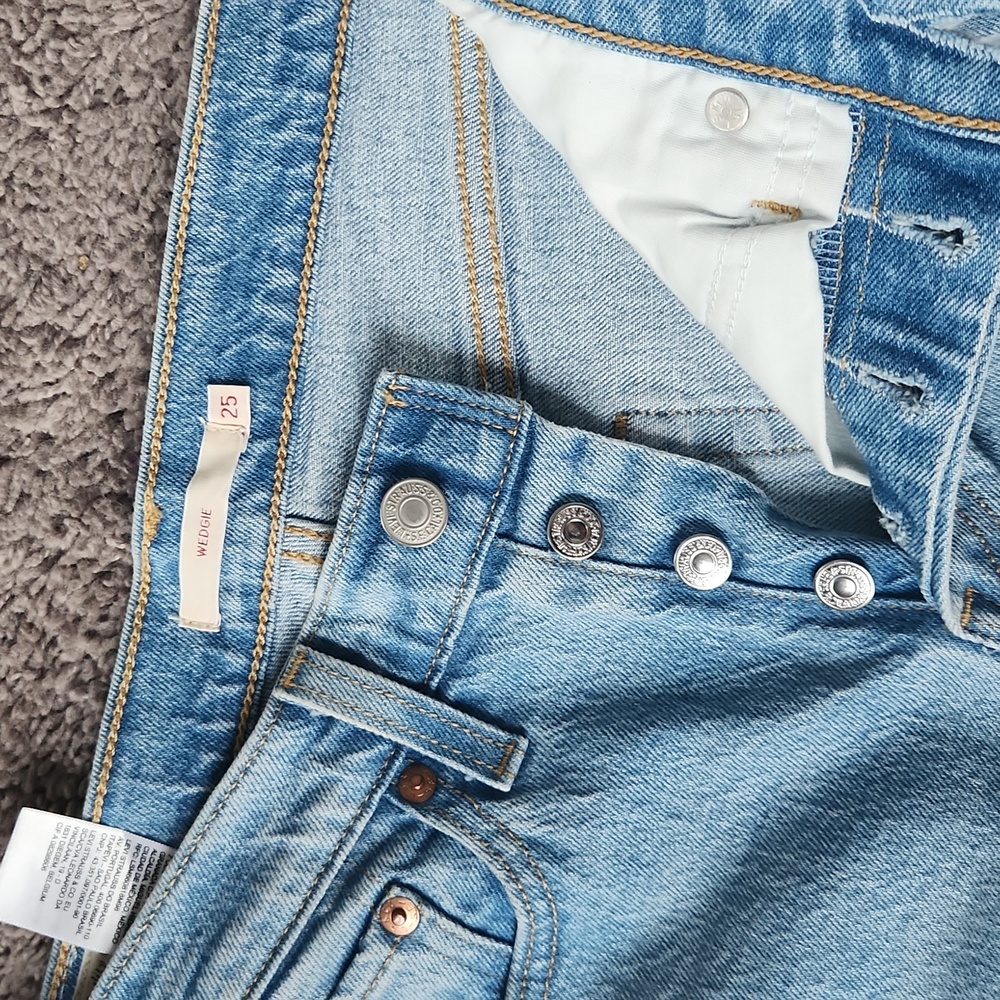 Levis Wedgie Bundle - Picture 4 of 8